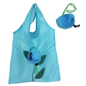 Dostupne su sklopive poliesterske torbe iz crtanih filmova i torbe sa jagodama